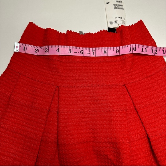 H & M NWT Red Textured Bandage Elastic Waist Flared Skirt w/back Zipper - Picture 10 of 12